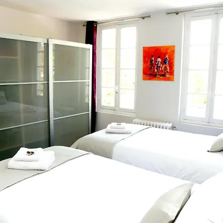 Contemporain A Cognac, 50 M² - Parking. *