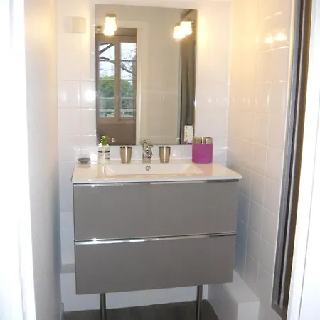 Contemporain à Cognac, 50 M² - Parking. *