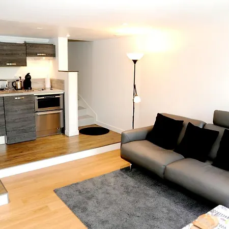 Contemporain A Cognac, 50 M² - Parking. Apartament *