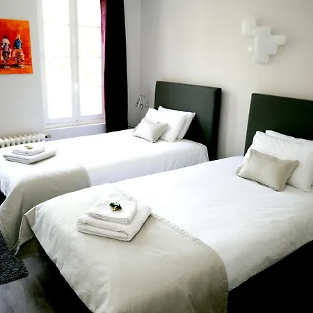 Apartament Contemporain A Cognac, 50 M² - Parking.
