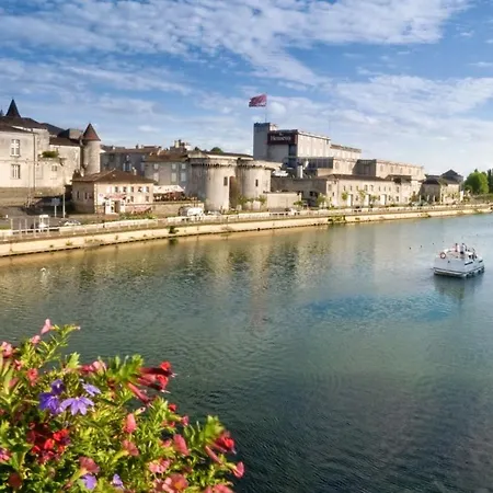 Contemporain A Cognac, 50 M² - Parking. Apartament *