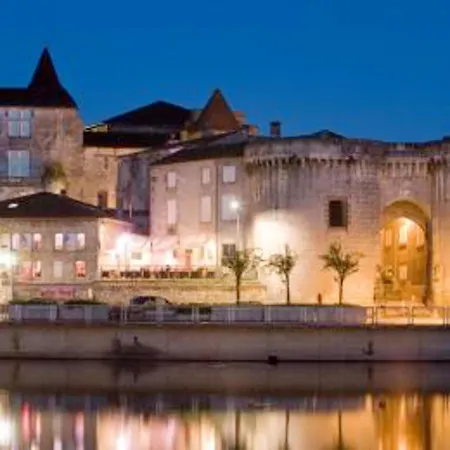 Apartament Contemporain A Cognac, 50 M² - Parking. *