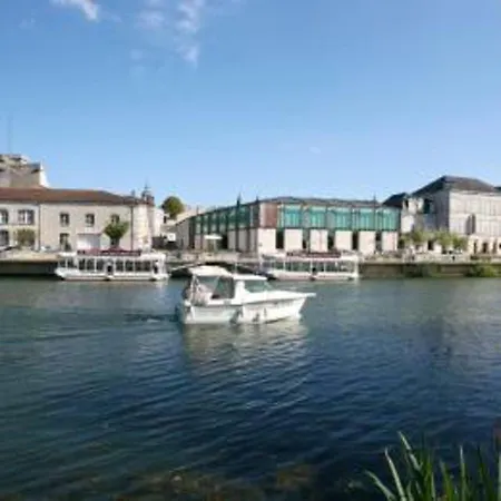 Contemporain à Cognac, 50 M² - Parking. * Cognac