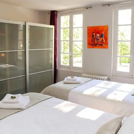 Contemporain A Cognac, 50 M² - Parking. *
