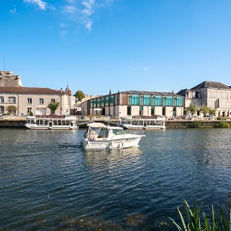 Apartament Contemporain A Cognac, 50 M² - Parking. Cognac